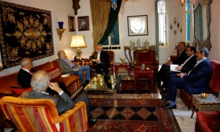 جنبلاط عرض وسفير ايران التطورات في لبنان والمنطقة