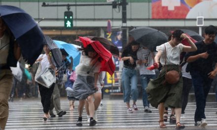 بعد موجة حر وفيضانات قاتلة.. إعصار قوي يضرب اليابان