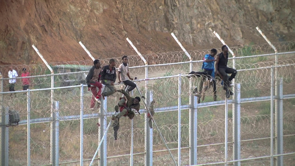 السياج الحدودي بين المغرب وإسبانيا، ملاذ ل”600 مهاجر أفريقي”