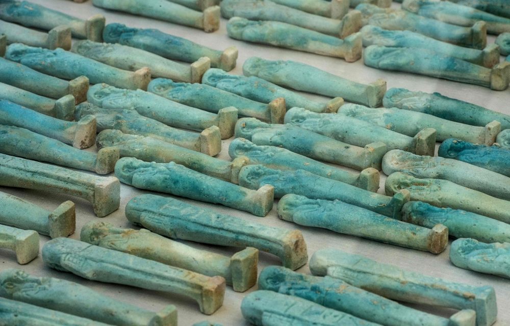 مصر: العثور على حجرة دفن وورشة تحنيط من 2000 عام