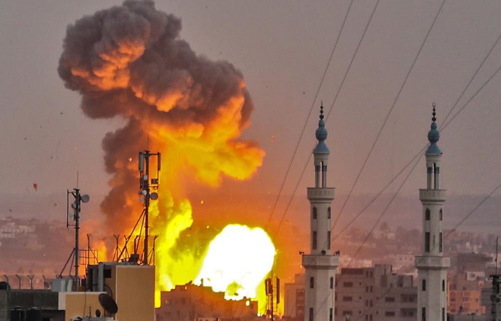 قصف متواصل على غزة.. والأوضاع نحو “حافة الهاوية”