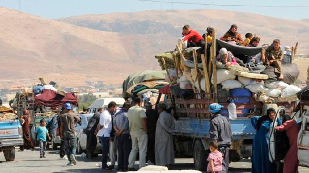 لبنانيون قريبون من دمشق.. يسهّلون عودة سوريين!