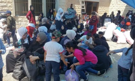 بالصور: عشرات العائلات انطلقت من شبعا الى سوريا عبر نقطة المصنع.