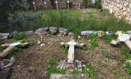 تخريب وتدمير عشرات الصلبان في مقبرة مسيحية في القدس