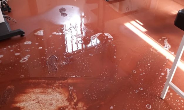 بالفيديو والصور : البيرة تغرقها السيول وسالم يدعو الدولة لتقوم بواجباتها