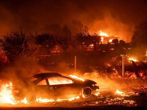 ارتفاع حصيلة ضحايا الحرائق في كاليفورنيا إلى 23 قتيلاً