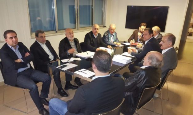 بالصور:اللقاء الديمقراطي يبدأ اجتماعه الاستثنائي في كليمنصو بحضور وليد جنبلاط