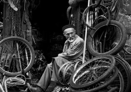 جنبلاط مغردا: ترى هل يملك صاحب هذا الحانوت حلا لتشكيل الوزارة ؟