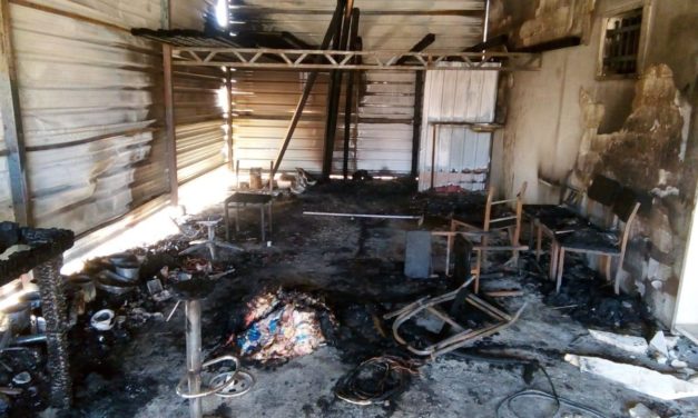 هذا ما فعله الحريق بحياة حمزة، فهل تسعفه هيئة الاغاثة؟