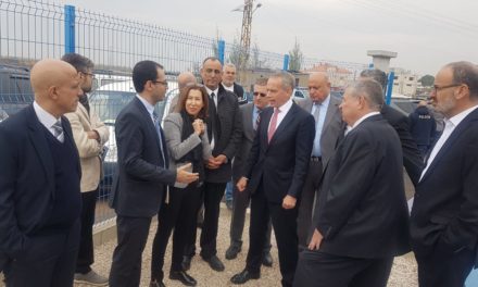 السفارة الاميركية دشنت بئرا ارتوازية في غزة يعمل على الطاقة الشمسية
