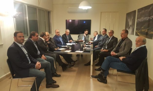 اللقاء الديمقراطي يلتئم بحضور جنبلاط: الدولة المرجع الوحيد