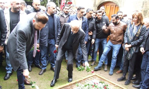 الآلاف أحيوا ذكرى ميلاد “المعلم”… وجنبلاط وزاسبكين يدعوان للاسراع بتشكيل الحكومة لأجل لبنان