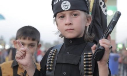 اعادة 30 طفلاً من أبناء مقاتلي “داعش” الى روسيا