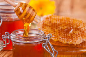 مخاطر تواجه الصحة.. هل يكون العسل هو الحل؟