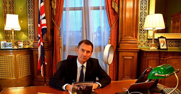 وزير خارجية بريطانيا: الأسد سيبقى لبعض الوقت للأسف
