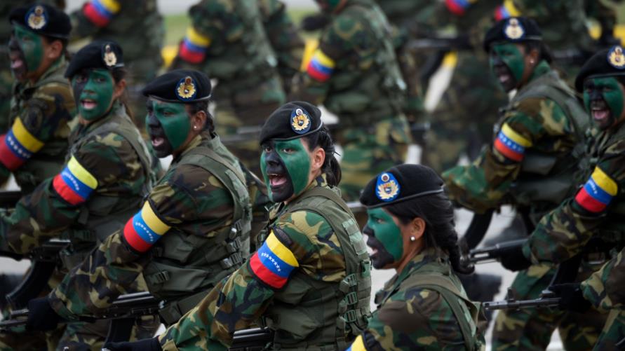 واشنطن مستعدّة لإعفاء العسكريين الفنزويليين من العقوبات