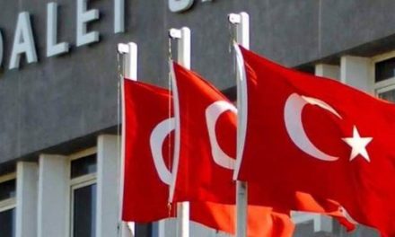 محكمة تركية تبرئ طيارًا سوريًا من تهم التجسس
