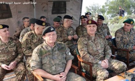 قائد الجيش عرض ونظيره القبرصي تعزيز العلاقات العسكرية