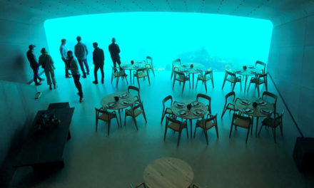 إفتتاح أكبر مطعم مغمور تحت الماء