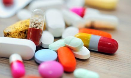 أدوية كورونا والفيتامينات مفقودة وتُباع في السوق السوداء