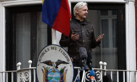 اعتقال مؤسس “ويكيليكس” بعد 7 سنوات “داخل السفارة”