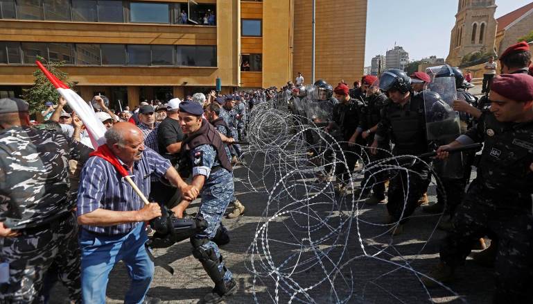 سباق بين الفوضى الأمنية والحلول المصرفية… والموعد غداً