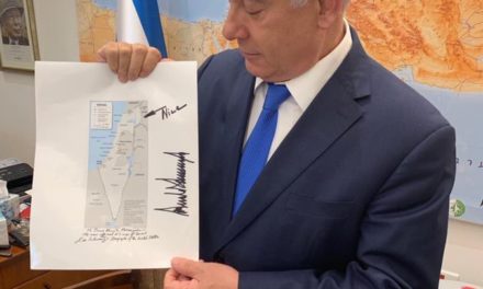 ترامب يوقع خريطة لإسرائيل تضم الجولان