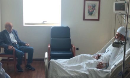 جنبلاط زار الشيخ الصايغ في المستشفى