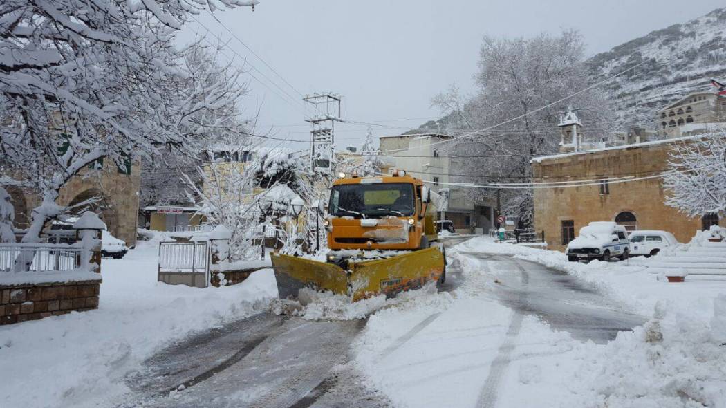 الثلوج غطّت قرى راشيا والبقاع الغربي وجرافات الأشغال فتحت الطرقات