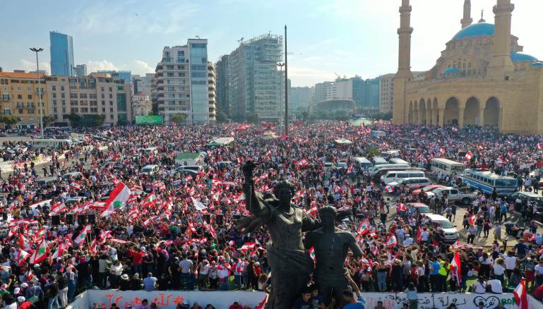 السلطة تستنجد بفرنسا وتهدد اللبنانيين بالفوضى