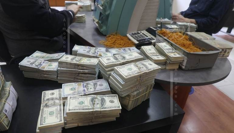 أنيس بو دياب يكشف “هكذا تُدار لعبة الدولار في السوق السوداء”