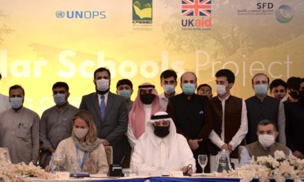 الصندوق السعودي للتنمية يدشن مشروع تجهيز وتوفير الطاقة الشمسية لعدد من المدارس في باكستان