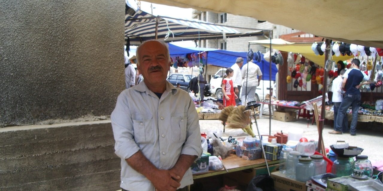 أبو فادي يغادرنا حاملا معه هموم الزمن المتعب برغيف خبز..