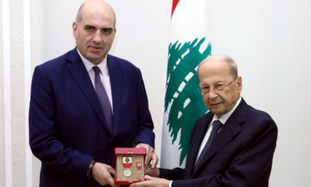 الرئيس عون يمنح لويس لحود وسام الاستحقاق الوطني
