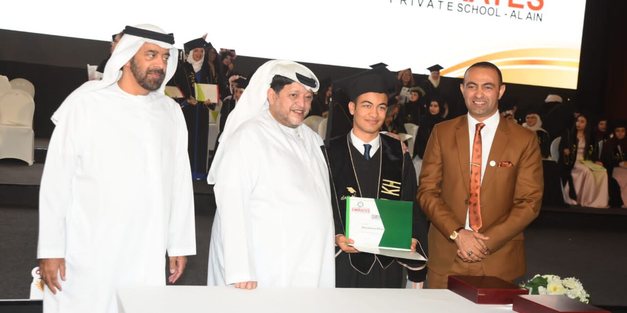 سعيد بن طحنون يشهد حفل مدرسة الإمارات بتخريج الدفعة 33 من طلبة الثانوية