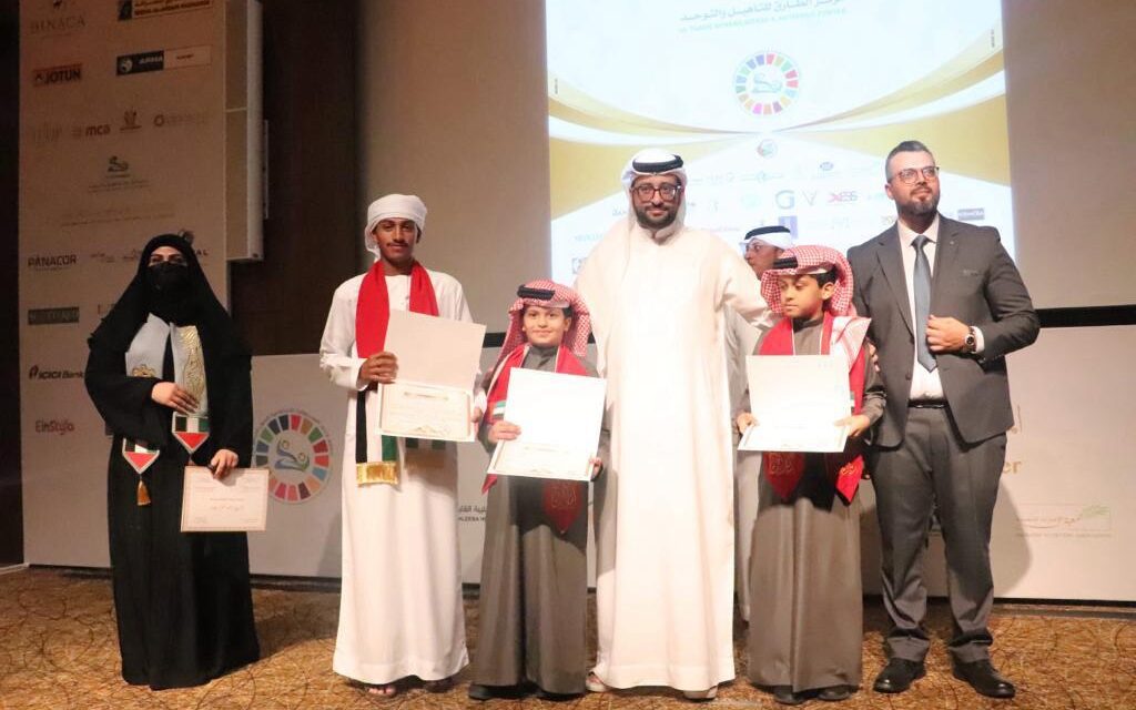 أسرة الدكتور محمد وزن القحطاني تفوز بجائزة “العائلة الانسانية