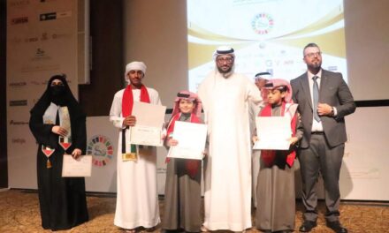 أسرة الدكتور محمد وزن القحطاني تفوز بجائزة “العائلة الانسانية