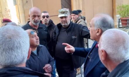 أبو الحسن يلتقي العسكريين المتقاعدين في وسط بيروت