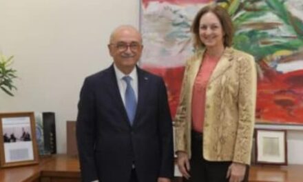السفيرة الأميركية في LAU – بيروت وجولة في أرجائها