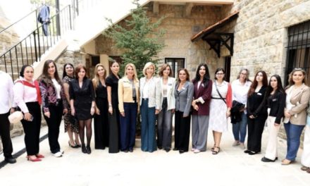 اللبنانية الأولى تزور مشروع “نساء الشمس” التابع لجمعية سطوح بيروت وتؤكد على أهمية تمكين المرأة واستدامة المبادرات الاجتماعية