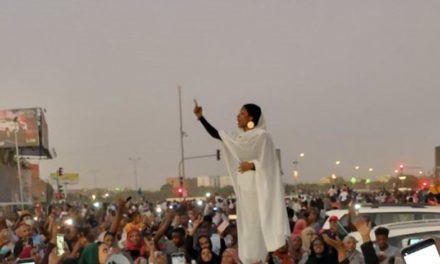 “أيقونة الثورة” في السودان… من هي؟
