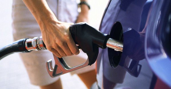 ارتفاع سعر البنزين وانخفاض الغاز