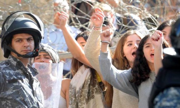 شعب يموت في الحياة قبل الممات…