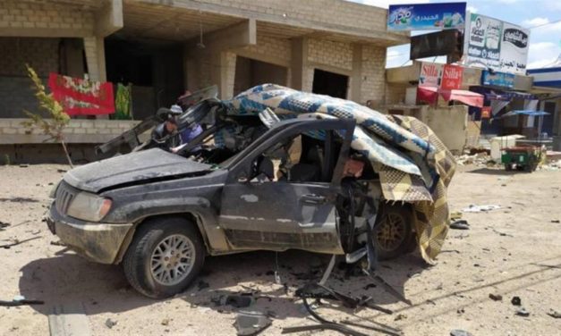 بالصور: إنفجار سيارة عند معبر جديدة يابوس بين لبنان وسوريا استهدفتها طائرة مسيرة