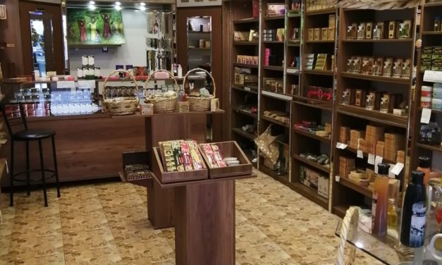 ” دقة قديمة” من النبطية الى كل لبنان… قوارير عطر وطيب