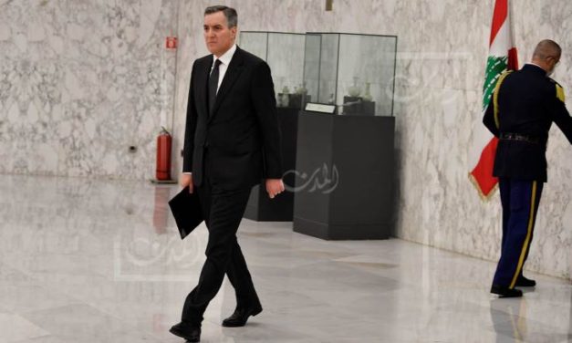 إيران أقوى من فرنسا بلبنان: أديب بين الاحتراق والاعتذار حزب الله خذ وطالب