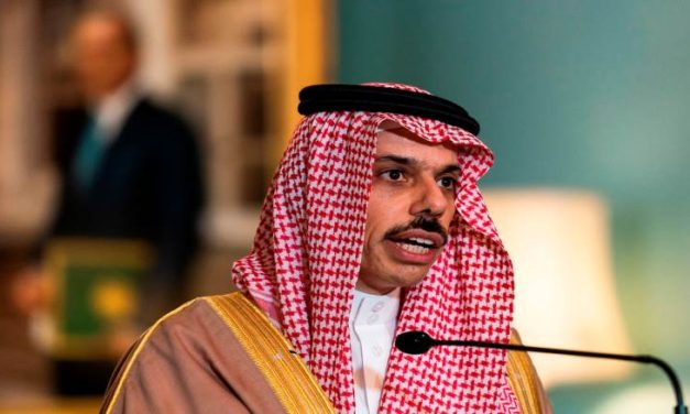 موقف سعودي من الحريري: الحكم بلبنان يغطّي حزب الله