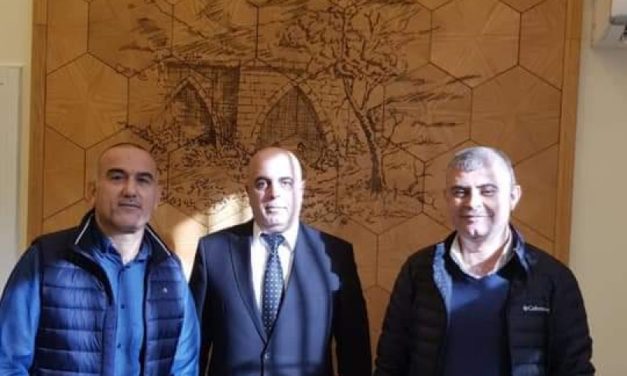 أبو فيصل يزور مصنع عسل جبل الشيخ ويلتقي القضماني