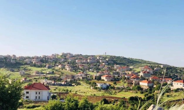 في عتمة كهرباء لبنان بيوت ينطا تضاء مجانا ببصمة فاعل خير من أبنائها المغتربين..