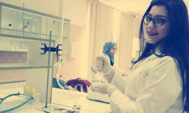 تقدير ممتاز للطالبة مريم كميل سعيد في تخرجها من كلية الصيدلة